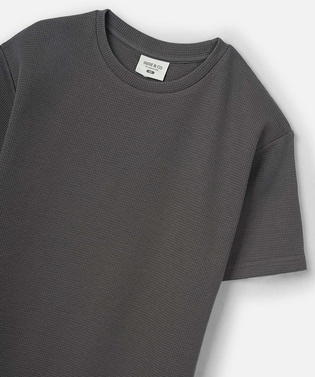 The New Flynn Tee - Charcoal - Image 2